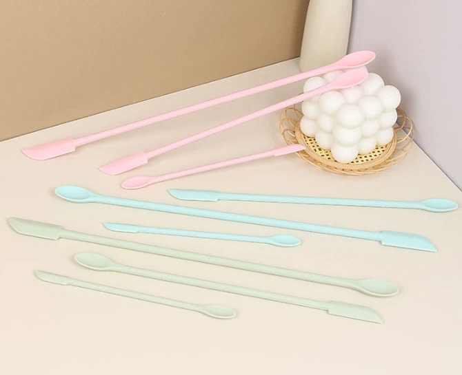 Spatule en silicone à manche l - Kitchen Gadgets Under 100 avis et prix